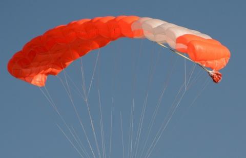 Жительница штата Нью-Йорк отметила 100-летний юбилей прыжком с парашютом