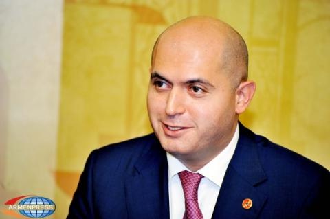 Բելգիահայն Արմեն Աշոտյանի ձեռքը սեղմելու համար բանուկ հատվածում կանգնեցրել է ավտոբուսը