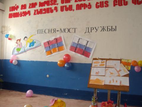 Лауреат и поощрительный приз на фестивале «Песня – мост дружбы» 