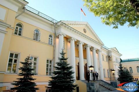 Candle-lighting continues near Armenian Embassy in Russia