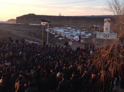 Citizens of Gyumri gathered near Russian military base, will wait one day for prosecutor’s response