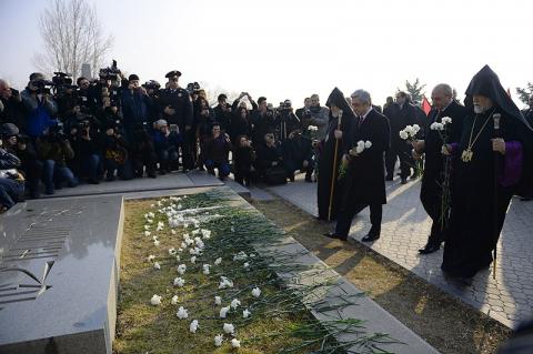 Armenian President visits Yerablur military pantheon