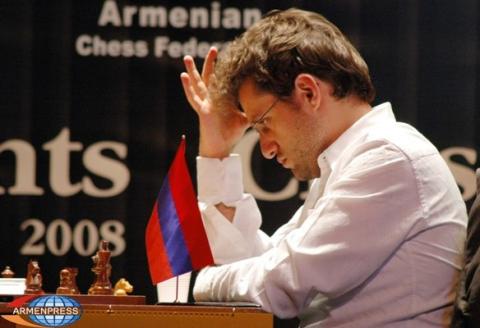 Левон Аронян сыграл с Карлсеном вничью