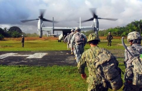 Большинство военных США, помогающих бороться с вирусом Эбола, покинут Западную Африку