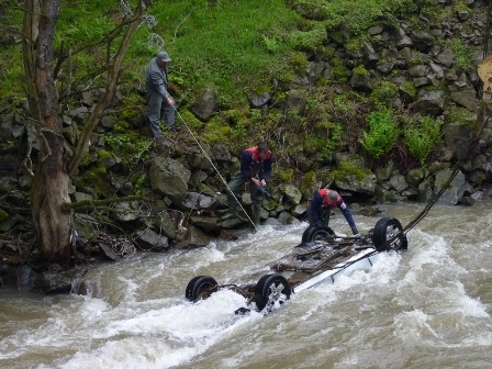 Վարդաձոր-Ձորագյուղ ավտոճանապարհին «Լեքսուս»-ն ընկել է գետը 