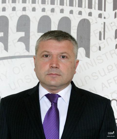 Karen Grigoryan presented Speaker of the Council of Representatives of Iraq with the list of Armenian Genocide Centennial Commemoration events