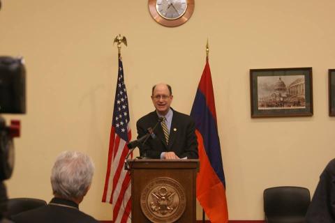 Бред Шерман призвал госсекретаря Джона Керри применить 24-го апреля слово Геноцид
