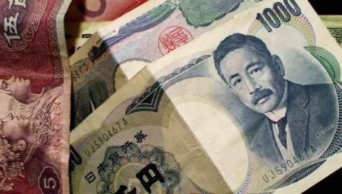 Japanese woman finds ¥1.9mln in secondhand furniture