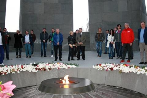 Легенды мирового и советского футбола  в   Цицернакаберде почтили память жертв Геноцида 