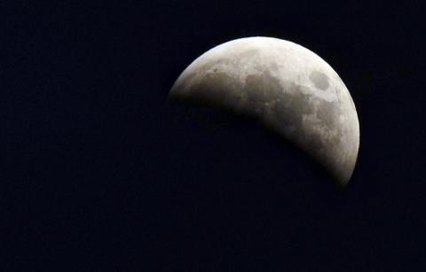 Shortest total lunar eclipse of century rises Saturday