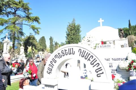Flowers were laid at tomb of Armenian soldier murdered in Turkish army