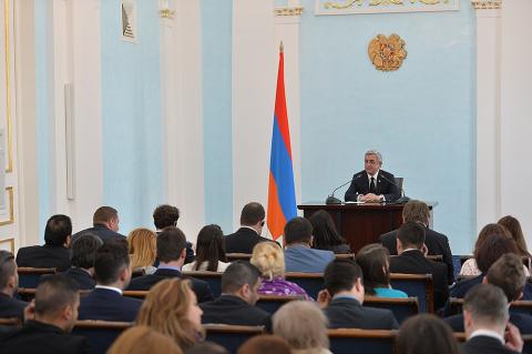 DEMYC передал Сержу Саргсяну резолюцию с осуждением Геноцида