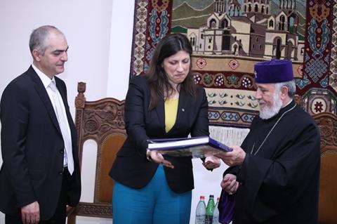 Ամենայն Հայոց Կաթողիկոսն ընդունել է Հունաստանի Հանրապետության խորհրդարանի նախագահին