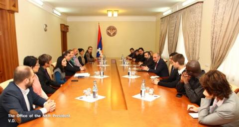 Президент Саакян подчеркнул важность визитов международных наблюдателей в Арцах