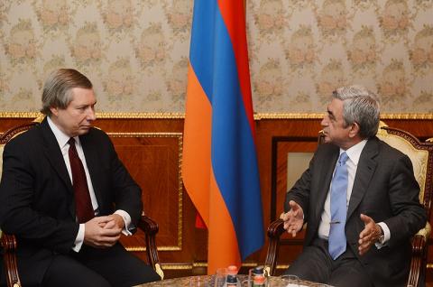 Serzh Sargsyan and James Warlick discuss Karabakh conflict peaceful settlement