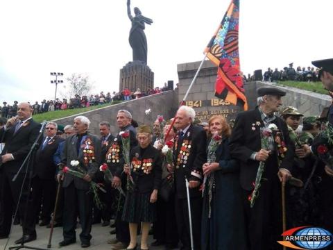 В Гюмри  армянские и российские войска посвятили совместный парад   70-летию Победы