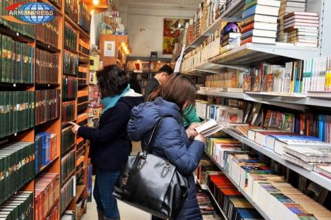 Книжный фонд библиотек Араратской области Армении составляет 792 тысяч 364 томов