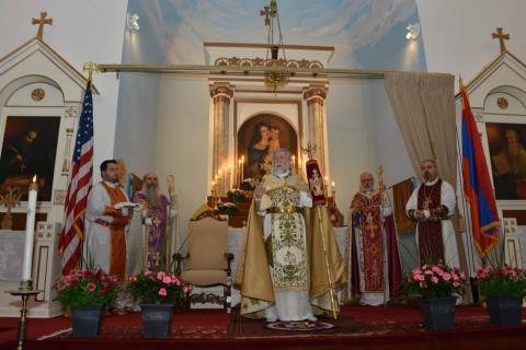 Католикос Арам Первый отслужил молебен в армянской церкви в Нью-Йорке