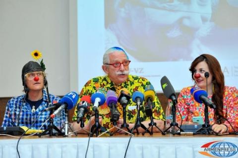 American doctor clown Adams and his group bring laugh to Armenian children