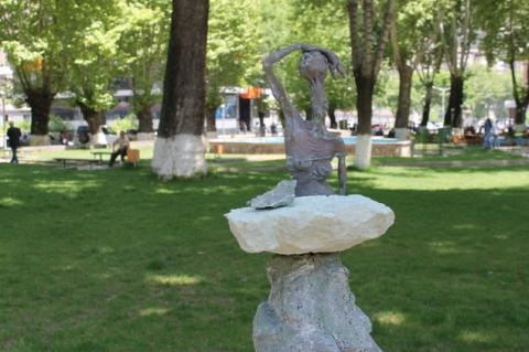 «Ճչացող լռություն». բացօթյա ցուցահանդես Կապանում