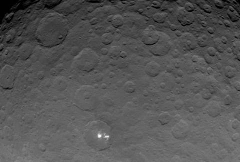 Ceres bright spots seen closer than ever