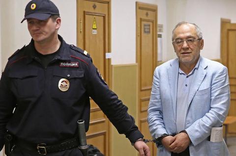 Мосгорсуд оставил под домашним арестом фигуранта дела "Башнефти"