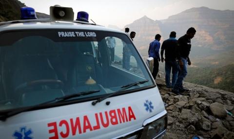 В Индии перевернулся автобус. шесть человек погибли