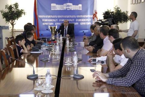 Գյումրու քաղաքապետը շնորհավորել է  կարատեի աշխարհի եւ Եվրոպայի առաջնությունների մրցանակակիրներին