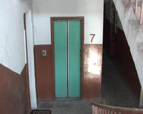 5 year old child dies in Armenia stuck between elevator doors