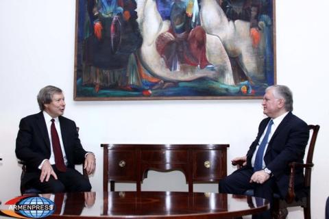 Warlick meets Armenian FM and representatives of civil society