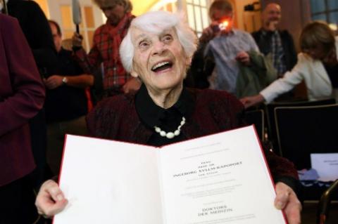 102-year-old German woman to finally become a doctor 77 years after Nazis banned her dissertation