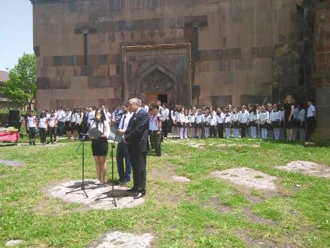 Շիրակի մարզպետարանը պարգևատրեց դպրոցական առարկայական օլիմպիադաների մրցանակակիր շիրակցի դպրոցականներին