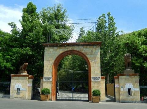«Աժդահակ» էկոակումբն այցելել է Երեւանի կենդանաբանական այգի, Մատենադարան եւ Ծիծեռնակաբերդի հուշահամալիր