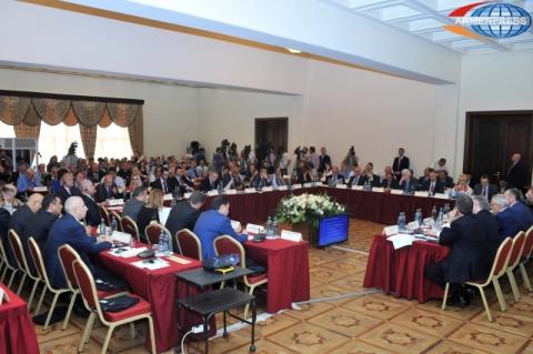 Պետք է վերականգնվի Հայաստանի եւ Ադրբեջանի պաշտպանության նախարարների միջեւ կապը. Լորենս Բյուրս