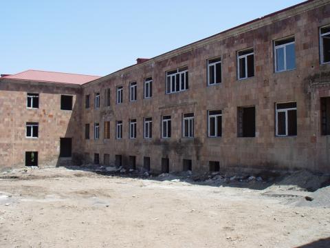Գեղարքունիքի մարզպետը պարգեւատրեց  Ճամբարակի առողջապահության կենտրոնի տնօրենին եւ բուժաշխատողներին