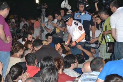 Deputy Chief of Yerevan’s Police again conveys proposal of meeting with President to protestors
