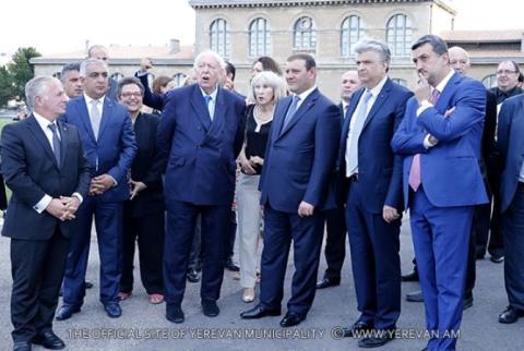 Jean-Claude Gaudin presented Yerevan Mayor recent achievements in Marseille development