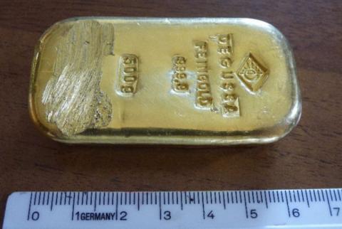 В Германии девушка нашла на дне озера золотой слиток стоимостью €16 тыс