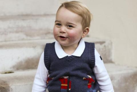 Британский двор попросил запретить прессе печатать фотографии принца Джорджа