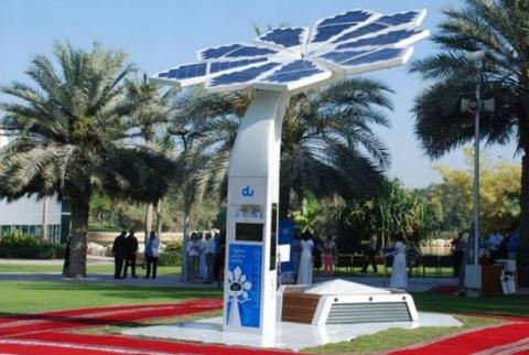 "Умные пальмы" в Дубае бесплатно раздают Wi-Fi за счет энергии солнца