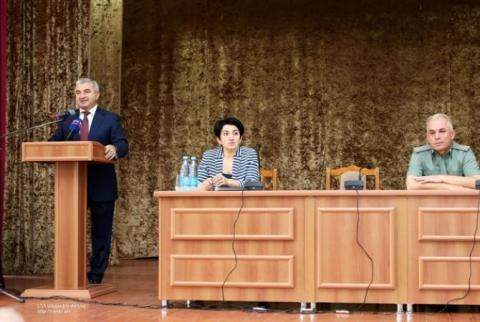 Աշոտ Ղուլյանն այցելել է Արցախի պետական համալսարան