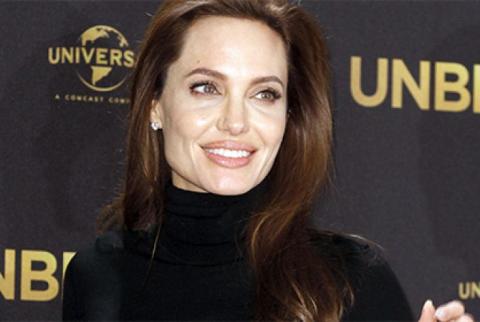 Фото 20-летней Анджелины Джоли продадут в Лондоне