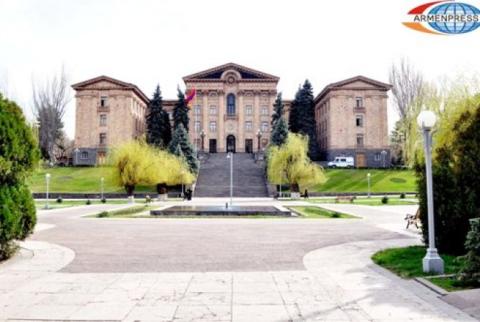  ԱԺ-ի դիմաց բողոքի ակցիան շարունակվում է. 21 անձ բերման է ենթարկվել