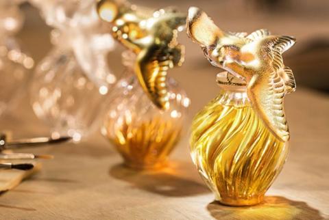 French Nina Ricci revealed a reedition of 70-year-old L’Air Du Temps