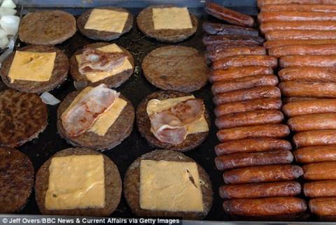 СМИ: ВОЗ внесет продукты из мяса в список канцерогенов