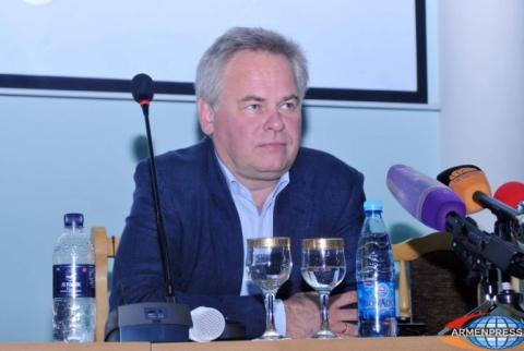 Kaspersky recommends not using smartphones