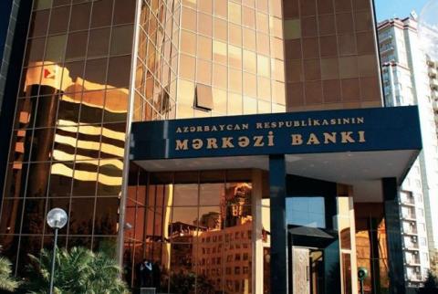 По причине девальвации маната в Азербайджане закрылись магазины; банки ограничили сделки
