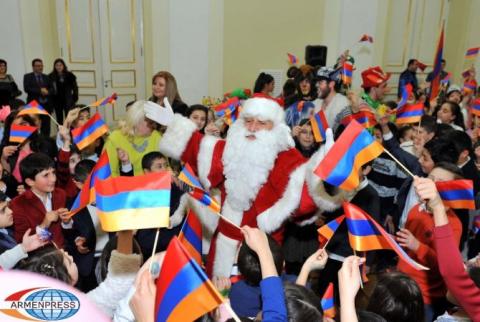 300 schoolchildren with high learning achievements visit Armenia Presidential Palace