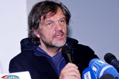 Emir Kusturica asks Santa to keep the world away from wars