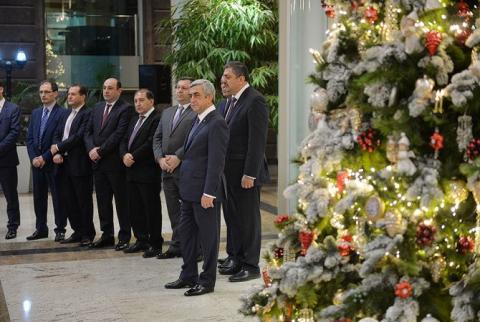 Serzh Sargsyan congratulates employees of Central Bank and all other banks on upcoming holidays